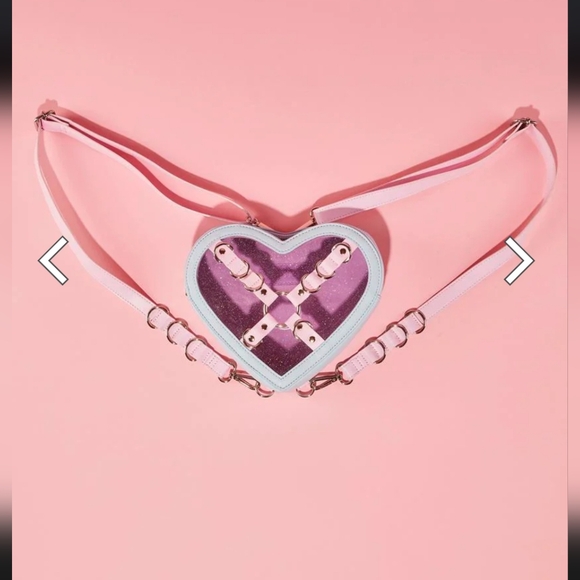 Heart chained backpack - Picture 2 of 5